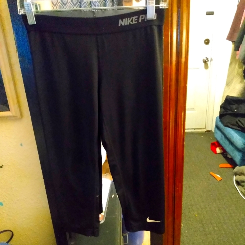 Nike Women's Black Dri Fit Capri